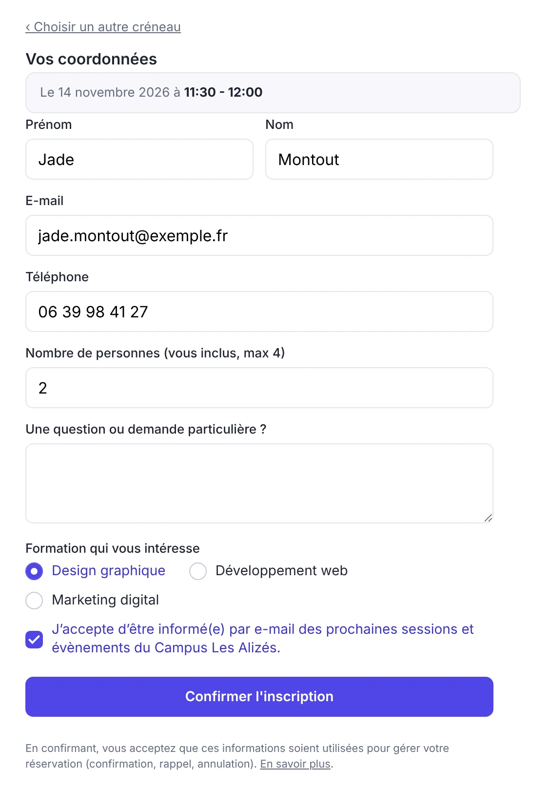 Formulaire d'inscription rempli : coordonnées, nombre de personnes, question à choix et case d'accord